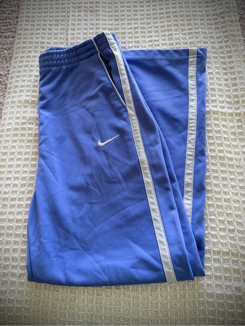Nike girls lavender Joggers with White Side Stripes
